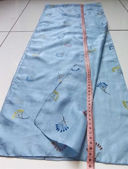 Szalik Chustka apaszka 100% Jedwab w delikatne kwiaty