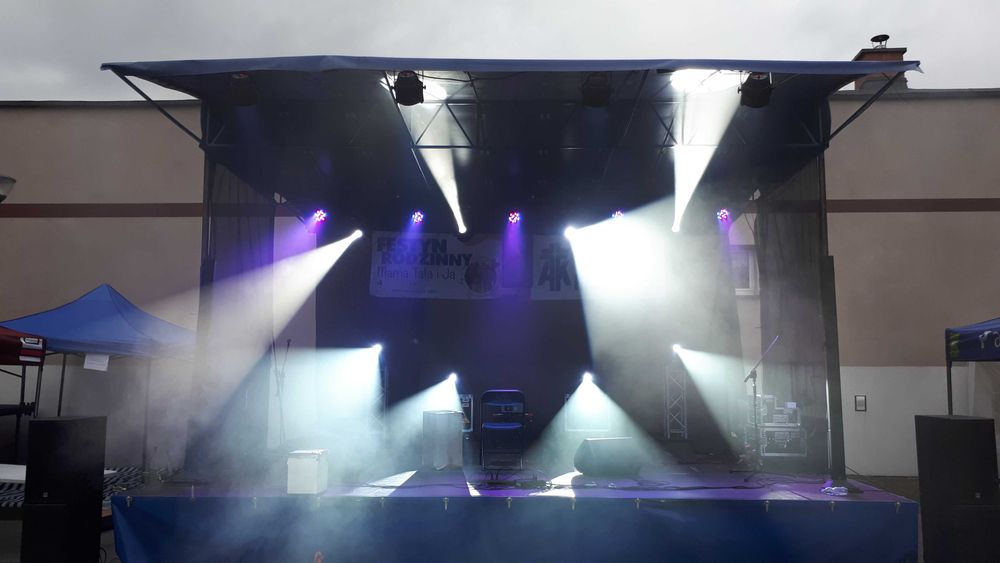 Scena mobilna 6x5m z zadaszeniem na przyczepie