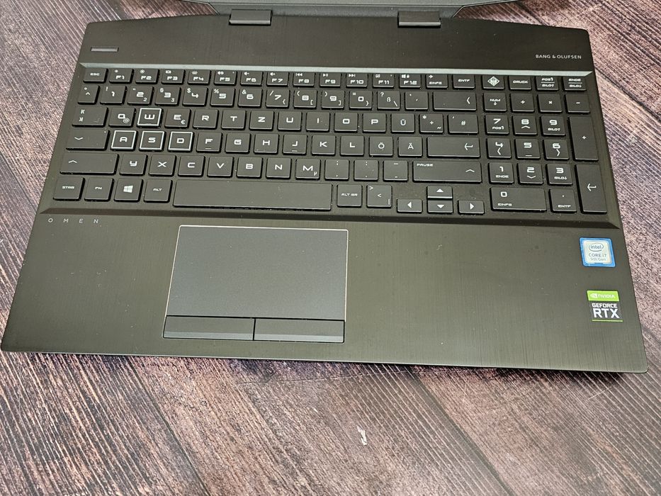 HP Omen 15-dh0007ng (Core i7-9750H/16Gb/RTX 2070 Max-Q/SSD+HDD/144Hz)