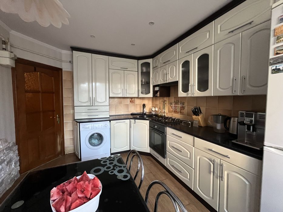 Готовий напівособняк в районі Парку Шевченка