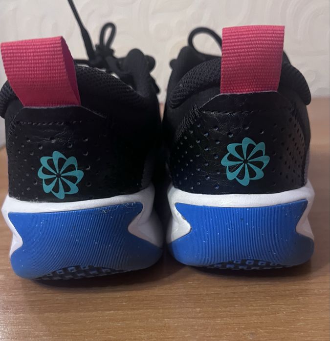 Взуття спортивне