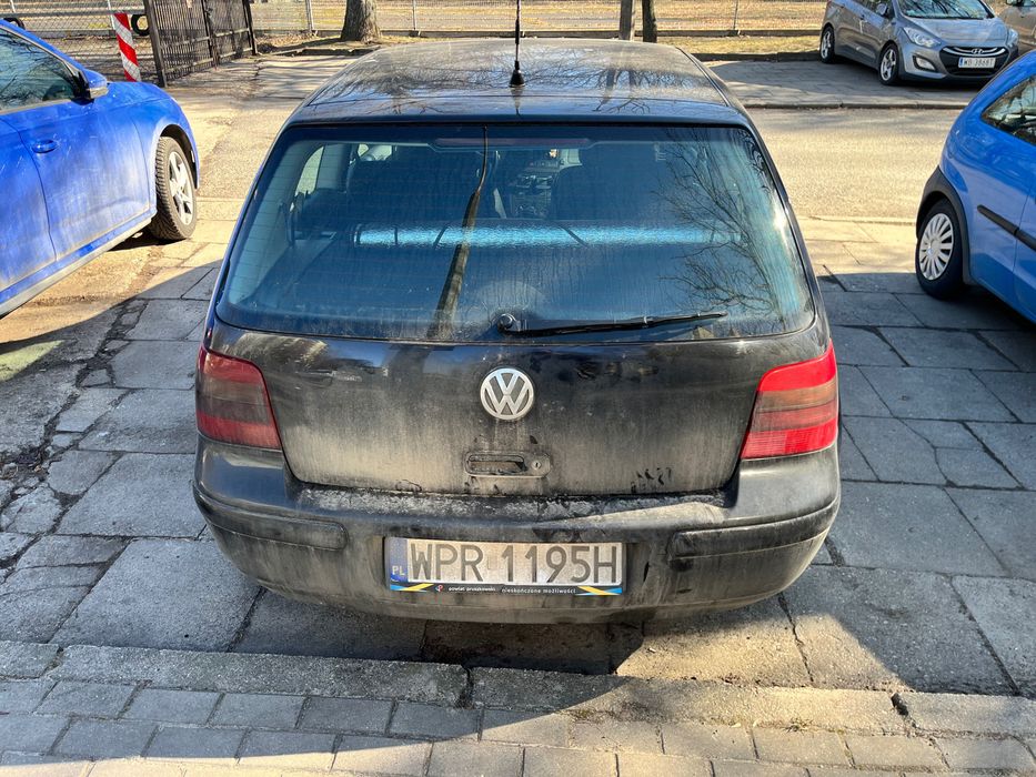 Volkswagen Golf IV (zniszczony silnik - nie jeżdżący)