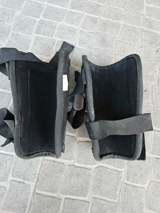 Caneleiras de hóquei em patins carbon
