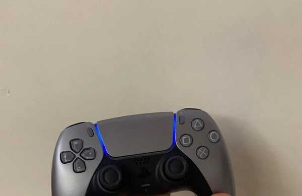 Comando original PS5 Sterling Silver