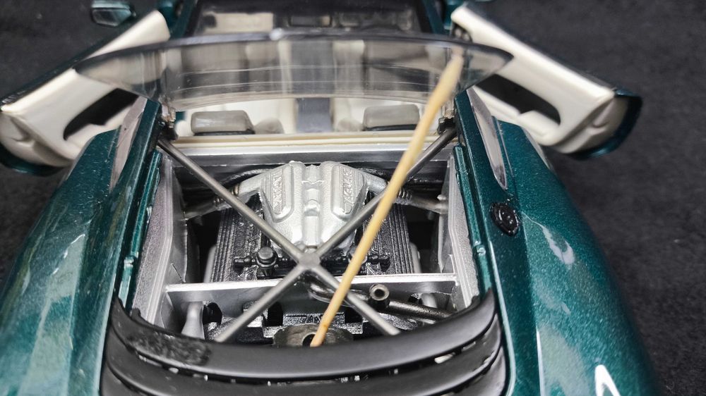 Модель авто 1:18 Jaguar XJ220 green (Maisto made in Thailand)