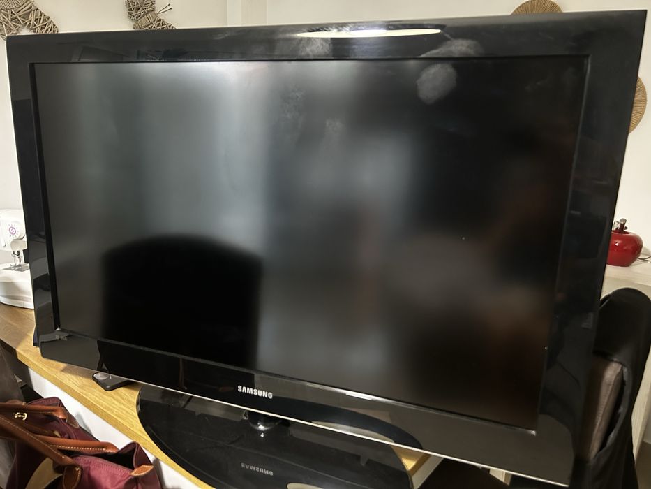 Vende-se televisão Samsung LE40A552P3R 40’