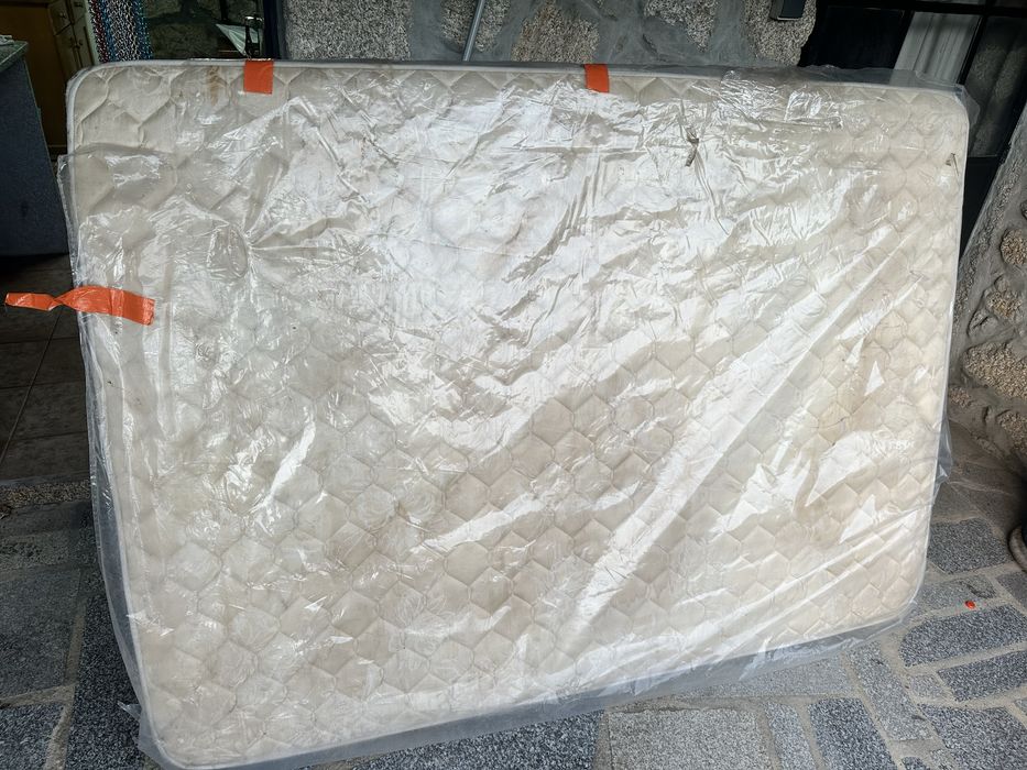 Colchao novo ainda no plastico