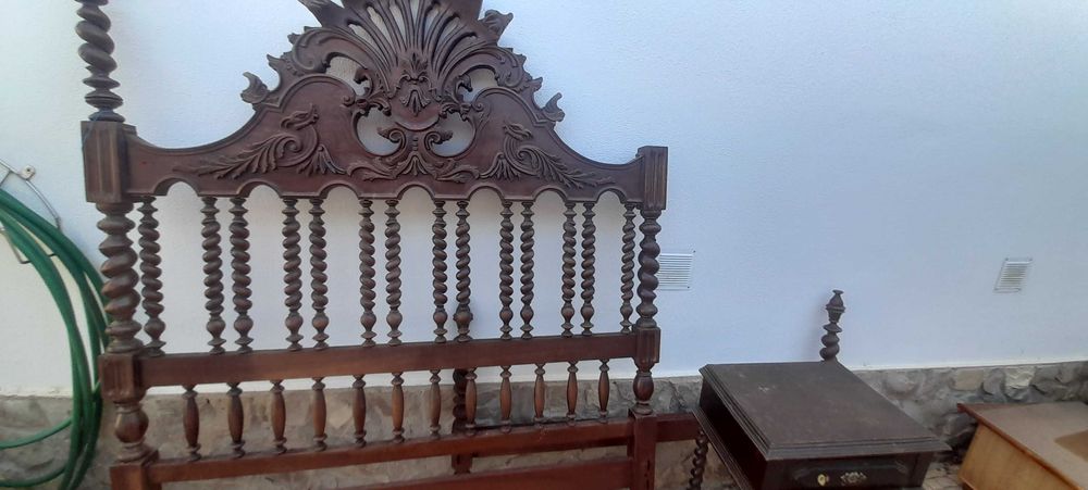 Cabeceira de cama antiga