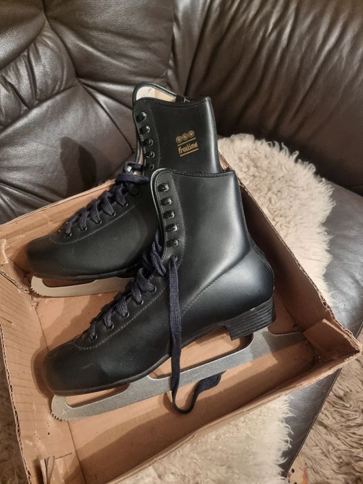 Łyżwy figurowe roz 42 czarne Nowe
