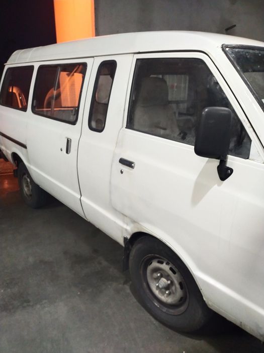 Nissan vanette 1988