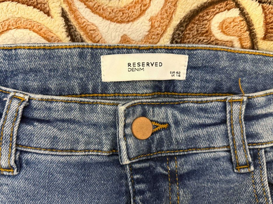 Блакитні джинси кльош, Reserved