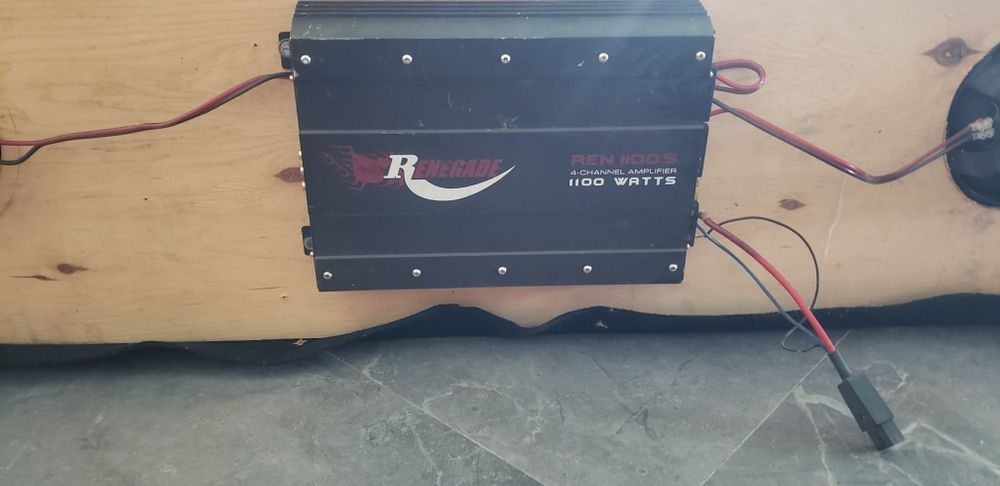 Mitsubishi pagero Sport полка з акустикою