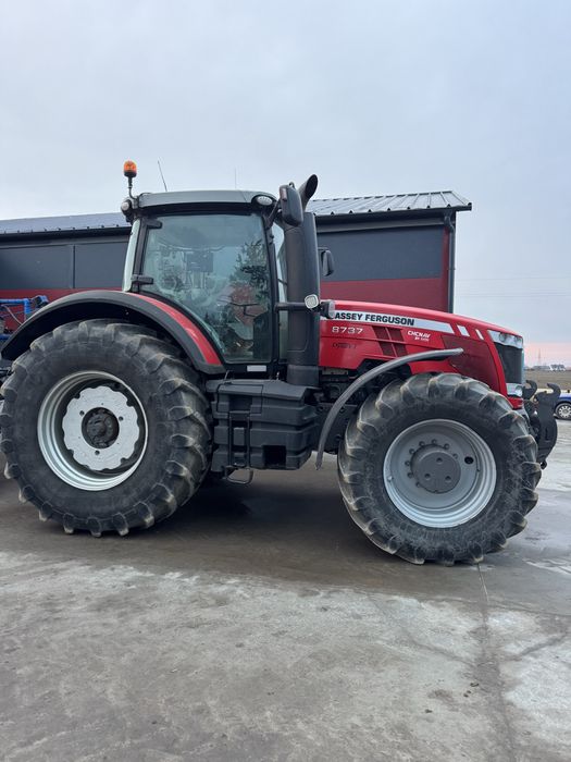 Massey Ferguson 8737