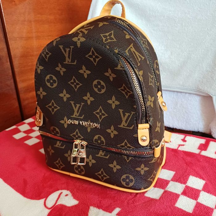 Маленький, зручний, стильний, брендовий рюкзачок louis Vuitton