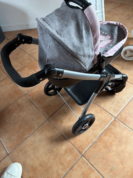 Carrinho de boneca com rodas da frente 360°