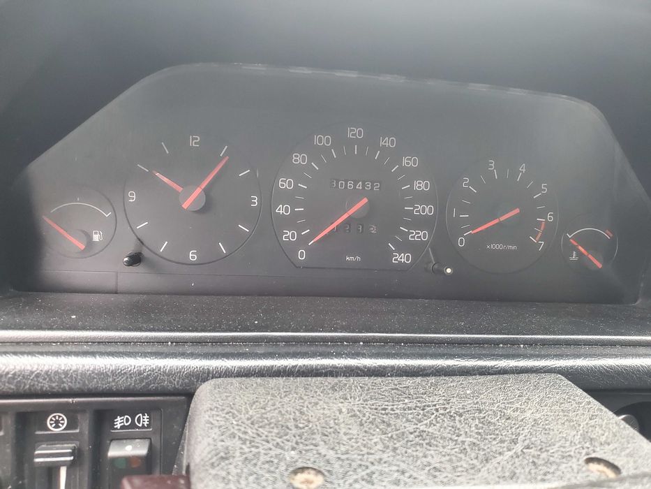 Продам Volvo 740GL