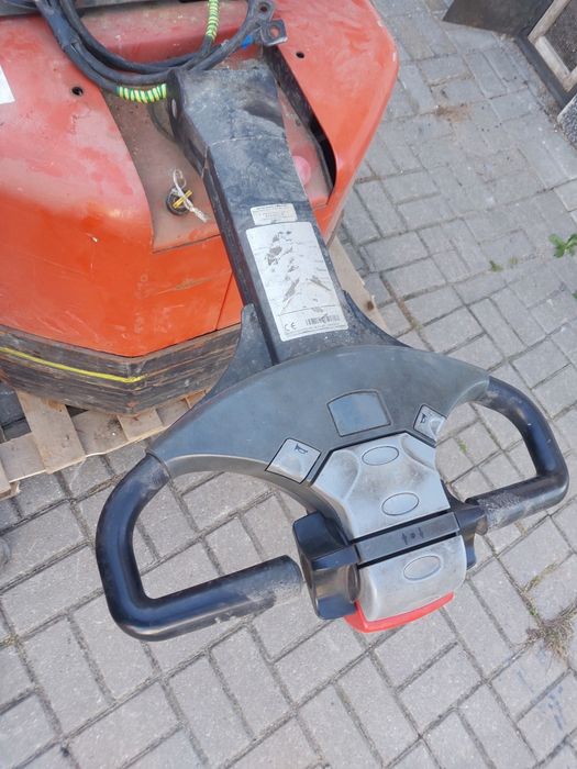 BT . TOYOTA  Lwe180  wózek elektryczny  uszkodzone