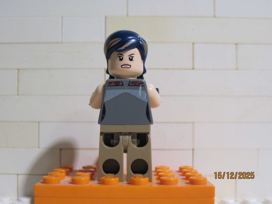LEGO Star Wars Sabine Wren. Używana, pęknięte ramie.
