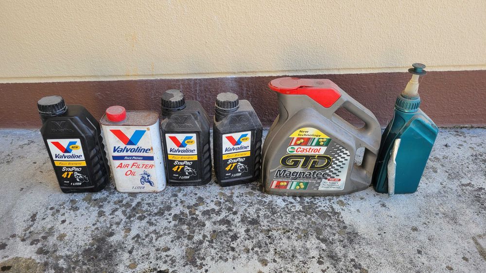 Vendo várias embalagens de óleo Valvoline Synpro 4T e outras