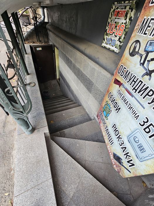 Магазин 82м2 верх проспекта Поля