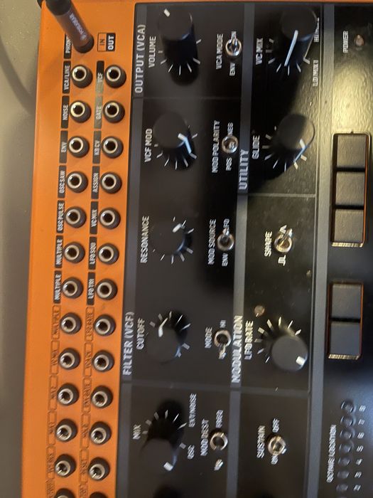 Behringer Crave Sentyzator