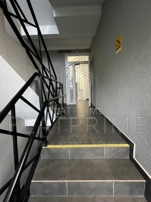 Продаж комерцiйна фасадна будiвля торгове примiщення