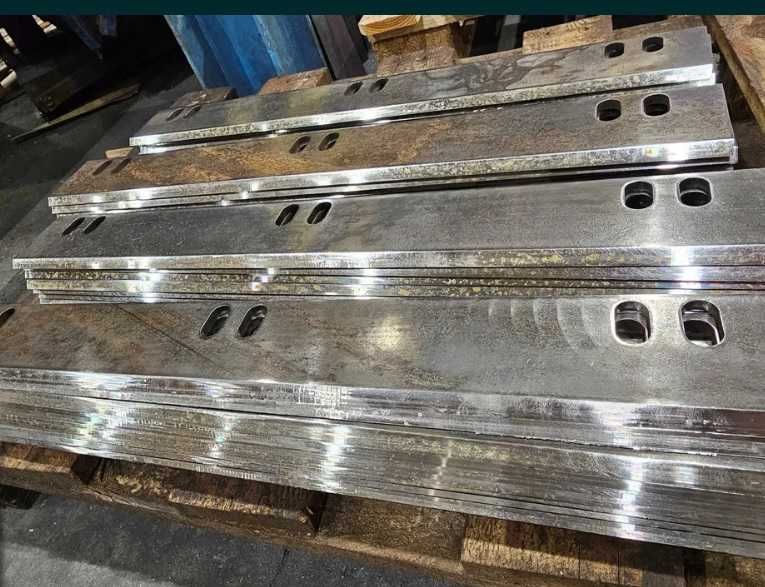Nóż przystawki  260x60x6 ∅30mm cały z Hardoxu500
