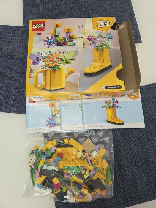 Конструктор LEGO Creator 31149 Квіти в лійці, папуги
