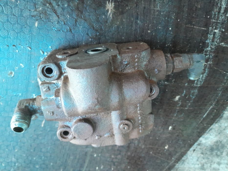 Rozdzielacz EHR Massey Ferguson serii 3xxx 3050, 3060, 3080
