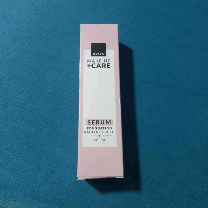 Avon Make Up + Care Serum-podkład 3w1 SPF30 Porcelain 120N