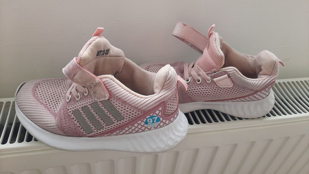 Продам кросовки рожеві 33р.