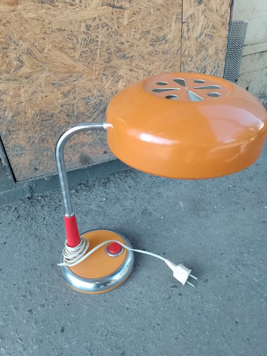 Продам настольную лампу