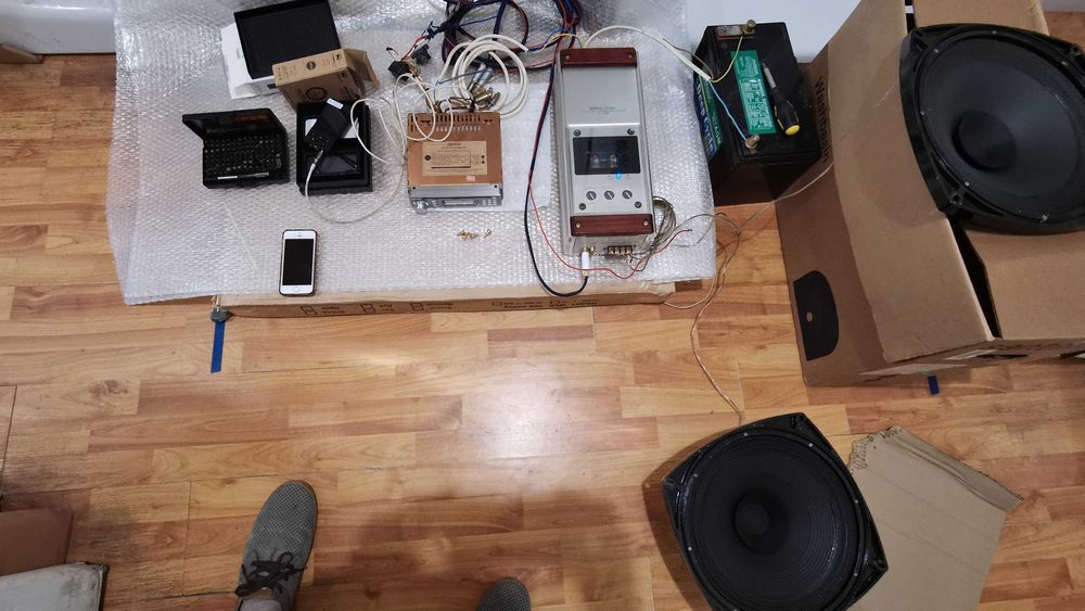 автомагнитола Denon DCT-Z1,  гибридный усилитель Beat-Sonic VA-2000