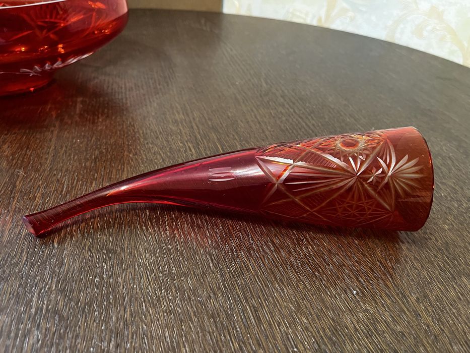 Изделия из красного и рубинового стекла.Ваза,конфетница,рог, графин