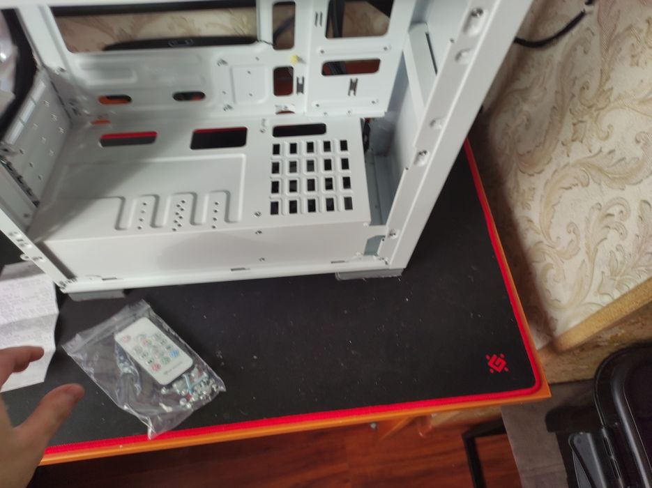 Продам Корпус для ПКGamemax M60 White та кулер Chieftec TORNADO CF RGB