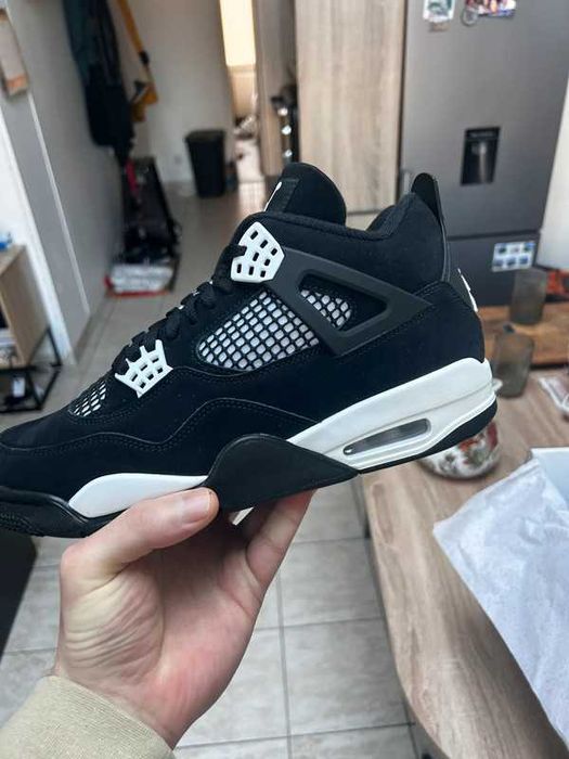 Jordan 4 Retro White Thunder Rozmiar 39