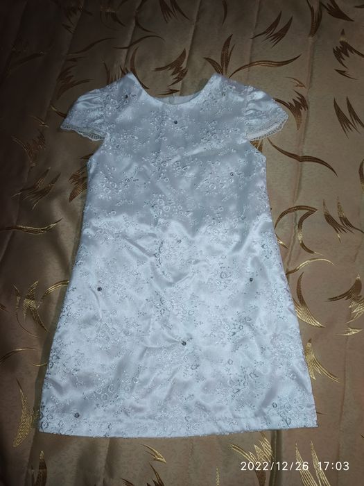 Плаття для дівчинки,біле,святкове,на 5-6 років