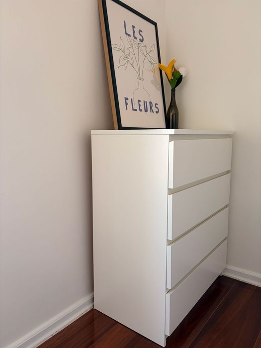 Cómoda branca Ikea