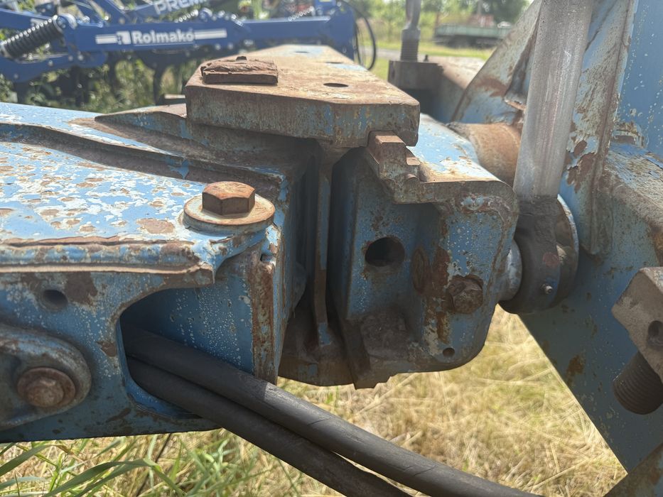 Плуг Rabe Werk Albatros , має 5 корпусів  захват 50 см