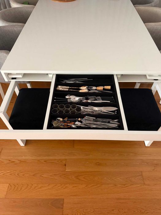 Mesa Jantar Branca | 2 Bancos pretos Laterais | Oferta das cadeiras