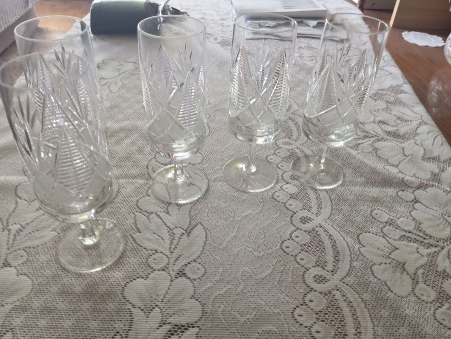 Kieliszki biały kryształ.
