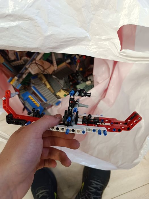 Lote LEGO 3.2kg - Barco Guarda Costeira + Jurassic Park + Star Wars