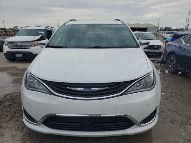 Chrysler Pacifica Hybrid z 2018 roku.