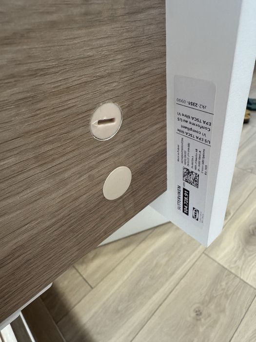 Móvel IKEA BESTÅ / SUTTERVIKEN – branco e efeito carvalho