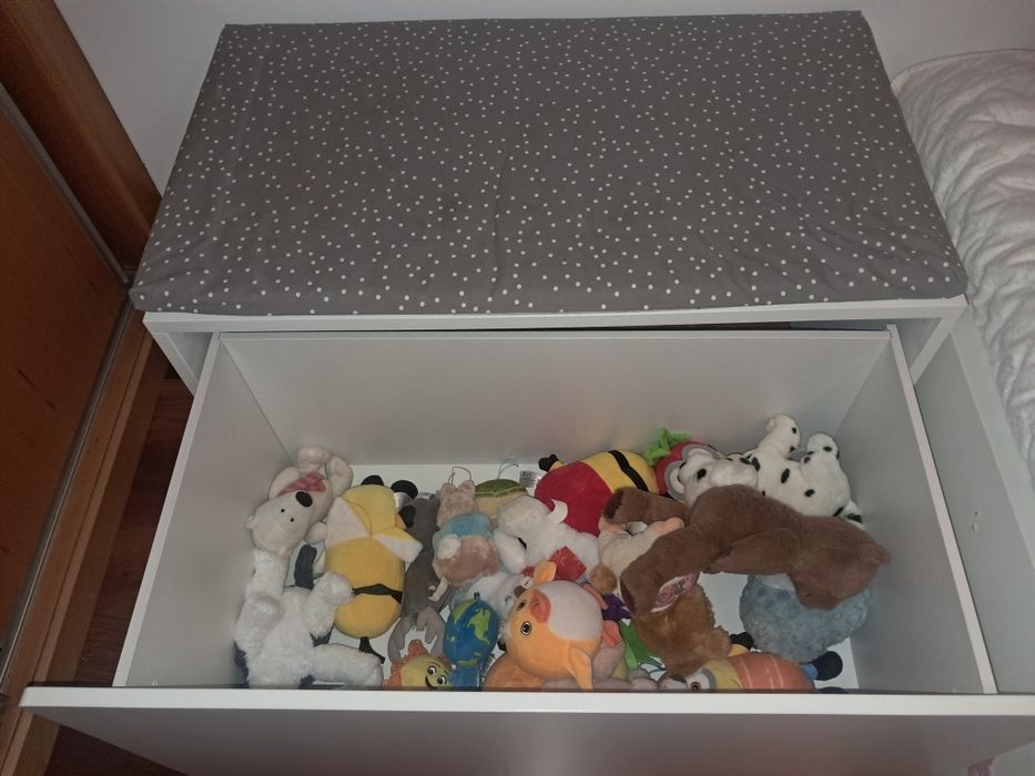 Baú arrumação criança ikea com almofada