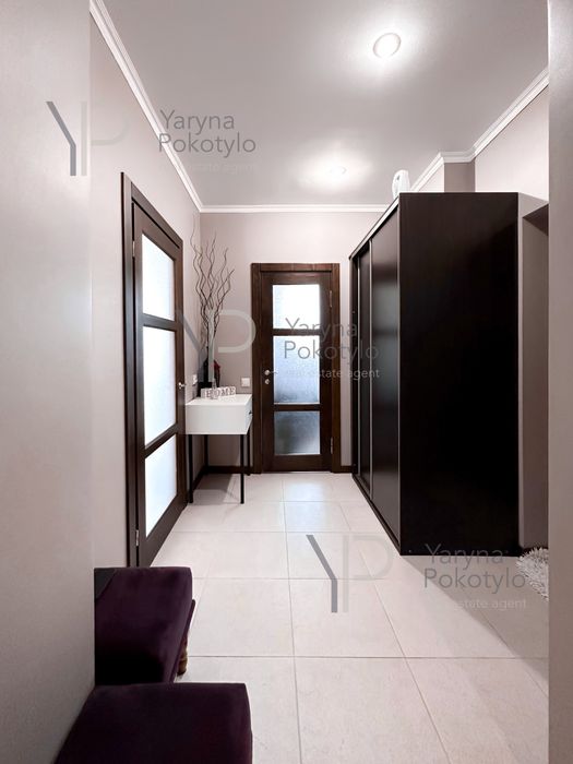 Оренда 3к квартири з власним подвірʼям та паркомісцем