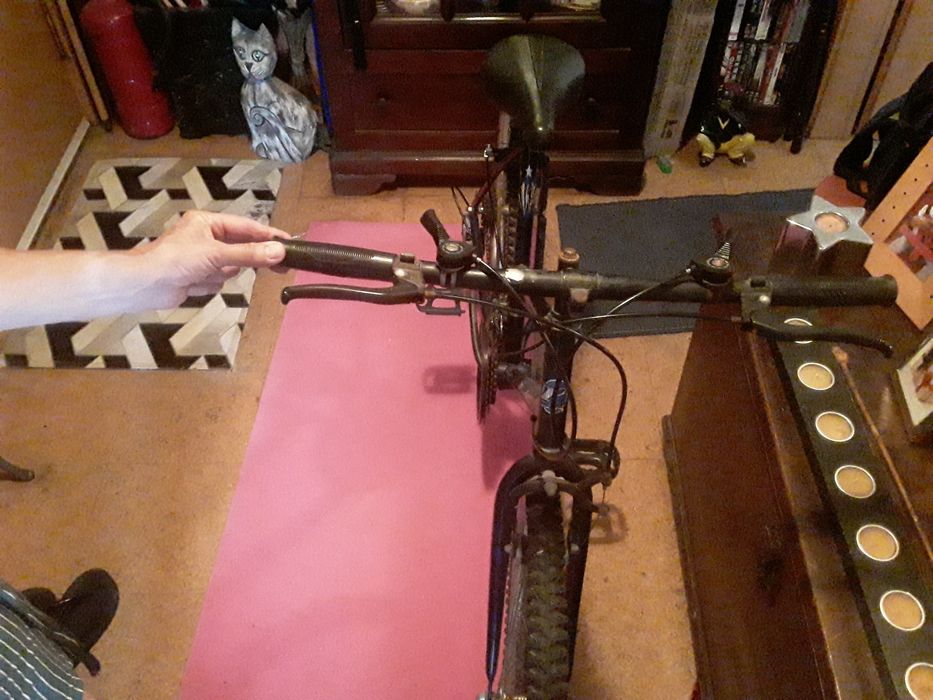 Bicicleta usada com marcas de uso