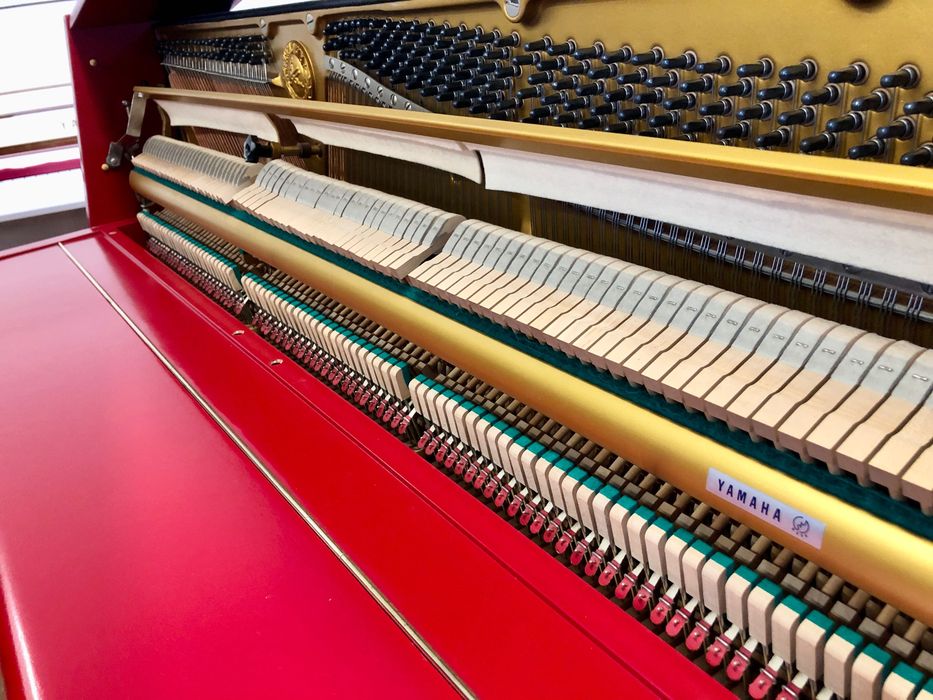 Pianino yamaha czerwone All Inclusive