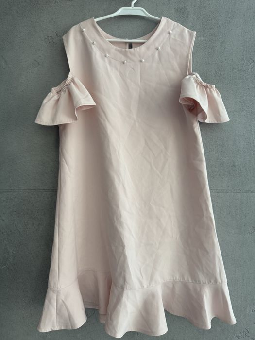 Sukienka elegancka efektowne rękawki