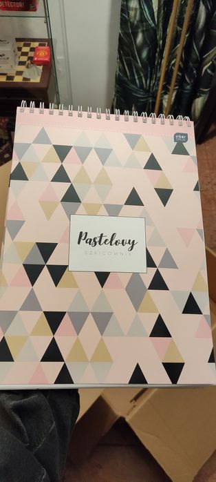 Notatnik nowy pastelowy szkicownik a4 gładki